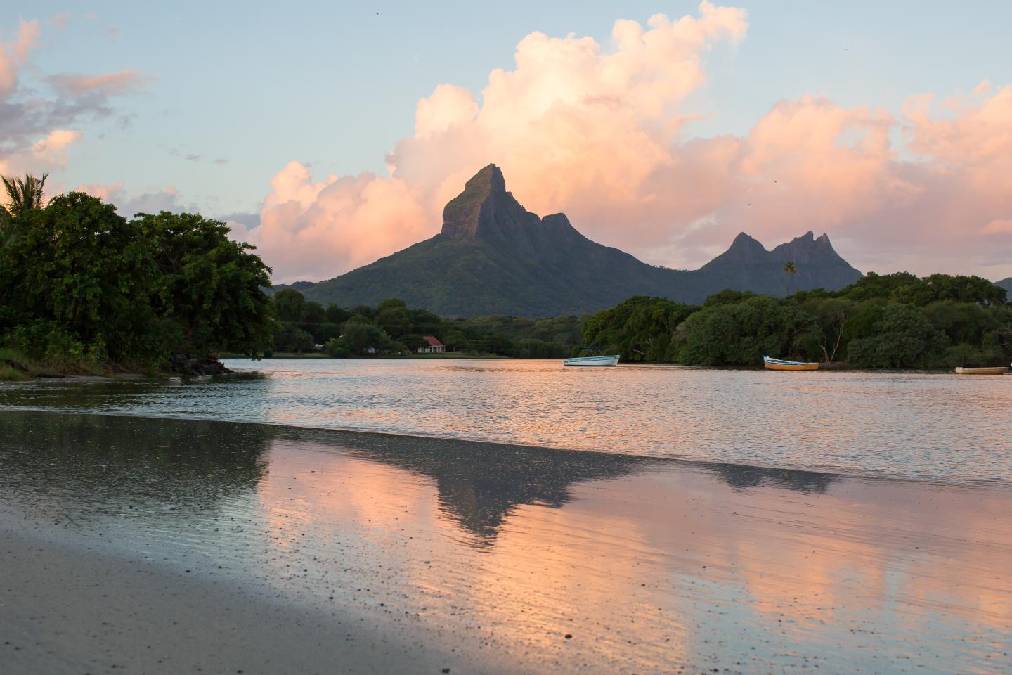 mauritius-rempart-und-mamelles-gipfel-von-tamarin-bay-g-1358216896.jpg
