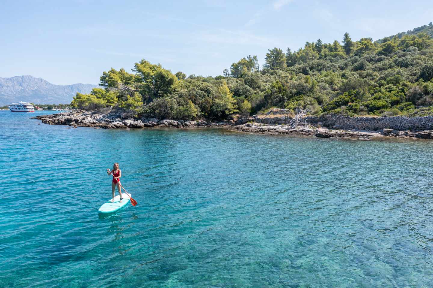 kroatien-standup-paddeln-in-bucht-g-1352715338.jpg