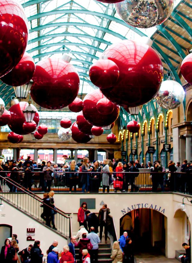 Christmas Shopping in London uk-london-covent-garden-weihnachtsdekoration-g-525061121.jpg