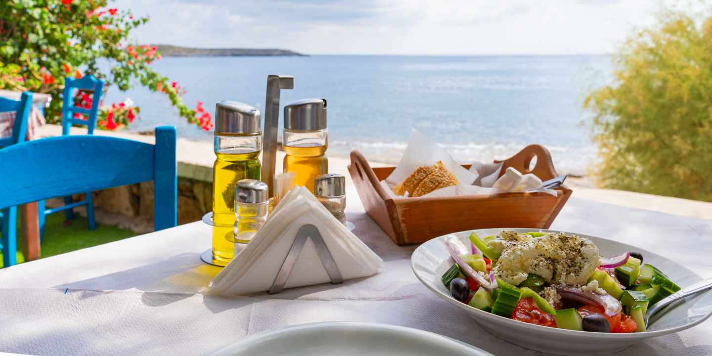 griechenland-kos-strandtaverne-essen-griechischer-salat-genussmoment-g-2043622594.jpg