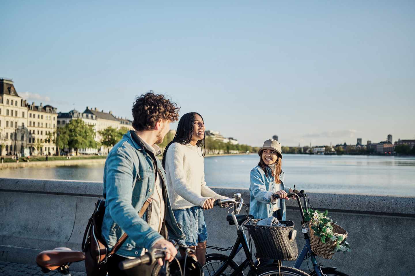 daenemark-radfahren-in-der-stadt-hygge-g-1522149326_bearbeitet.jpg