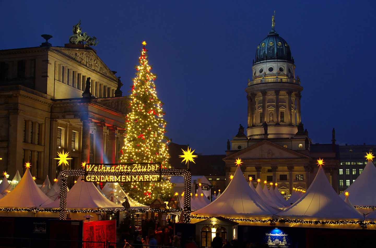 deutschland-berlin-weihnachtsmarkt-gendarmenmarkt-t-100214330.jpg