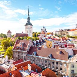 estland-tallinn-altstadt-kirche-daecher-g-628711164.jpg