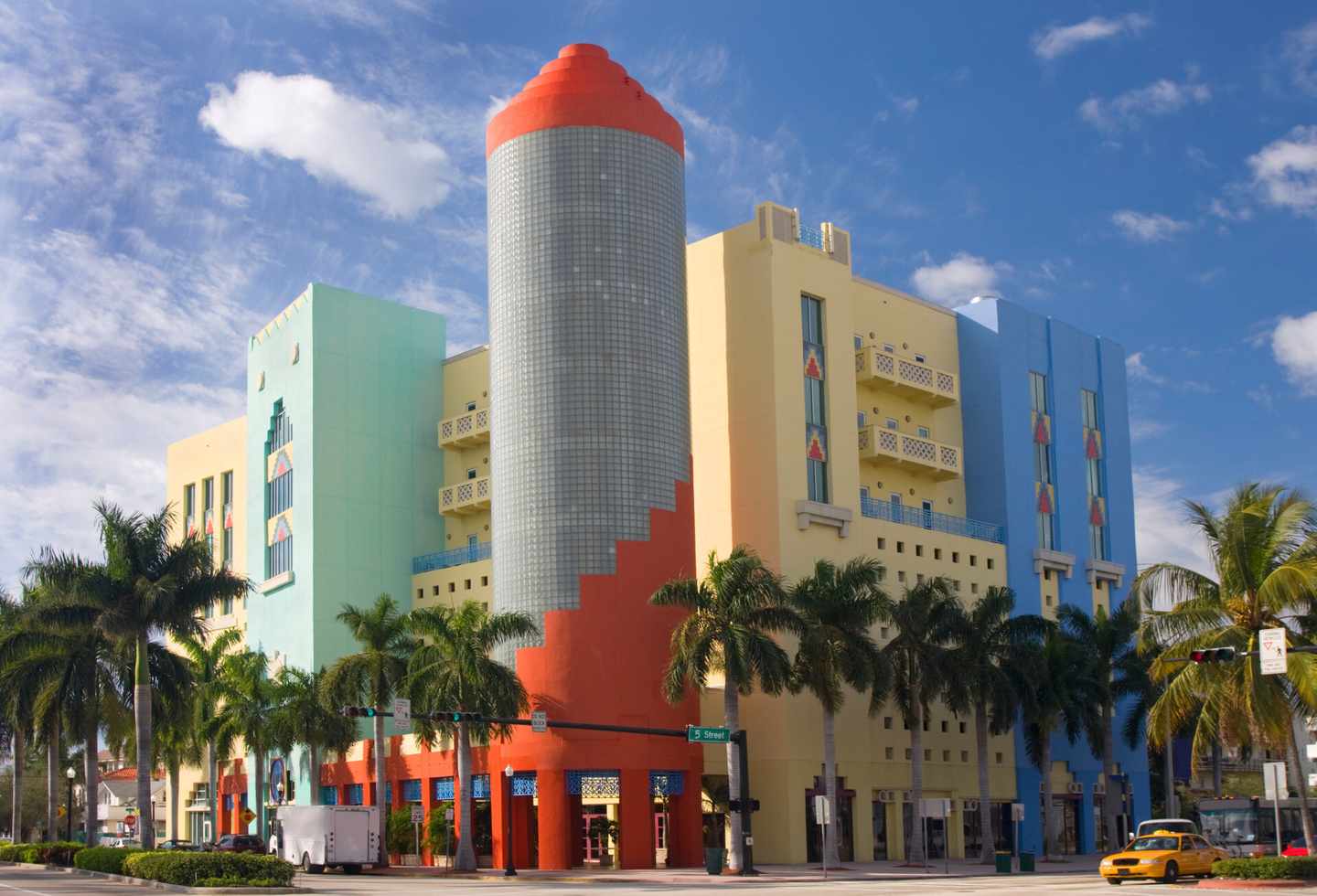 usa-florida-miami-beach-art-deco-district-klein-g-118819200.jpg