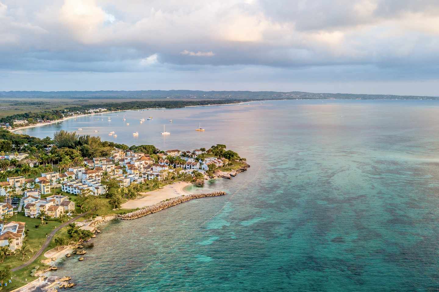 jamaika-negril-sonnenuntergang-luftaufnahme-g-1666716026.jpg Jamaika Urlaub: Sonnenuntergang in Negril
