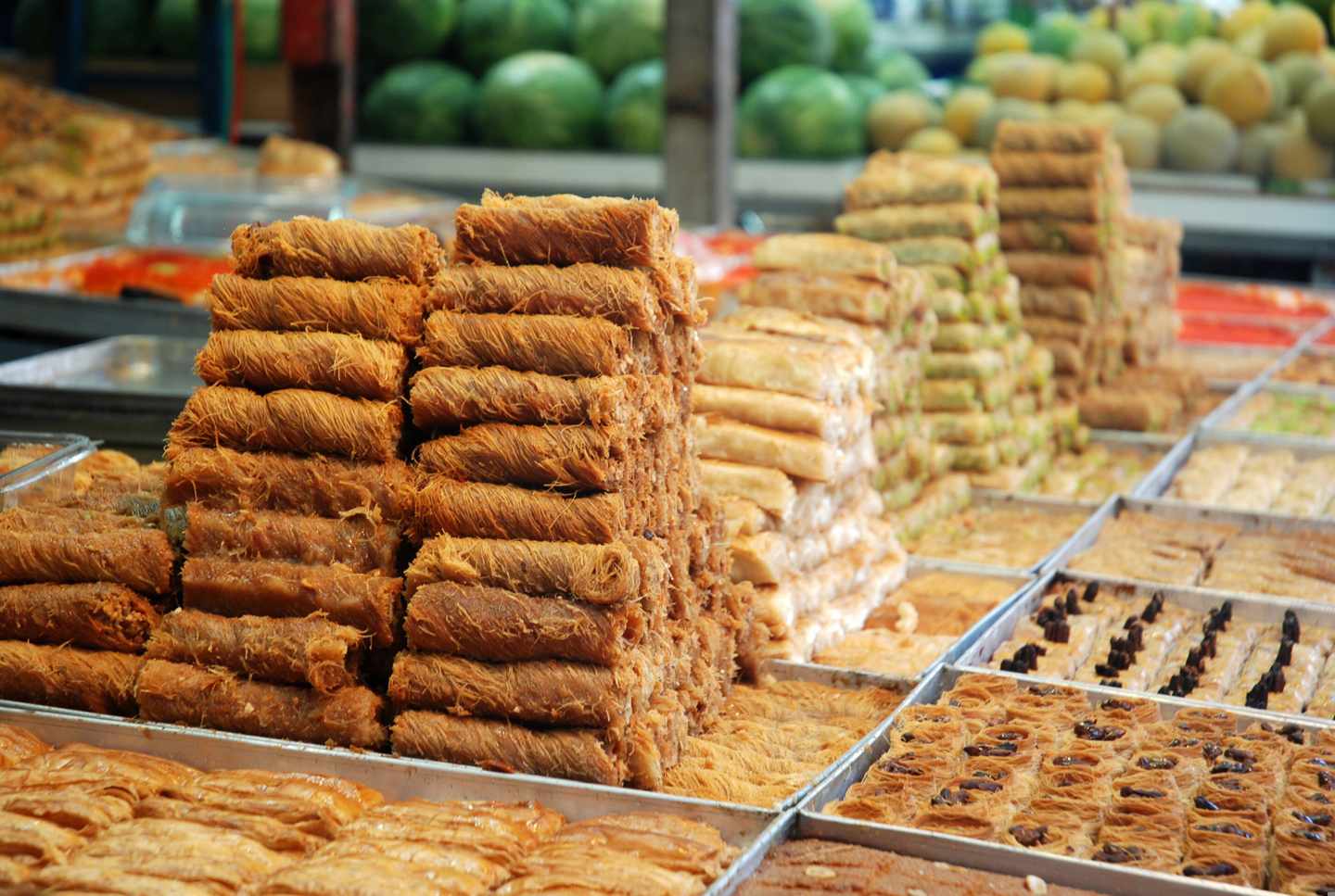 israel-tel-aviv-markt-baclava-t-689821594.jpg