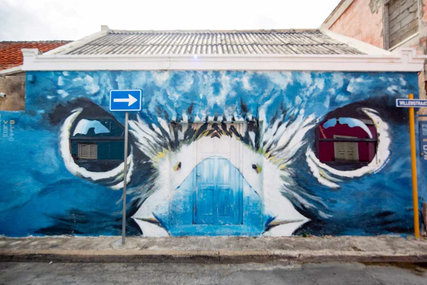 curacao-willemstad-streetart-adler-curacaotouristboard.jpg