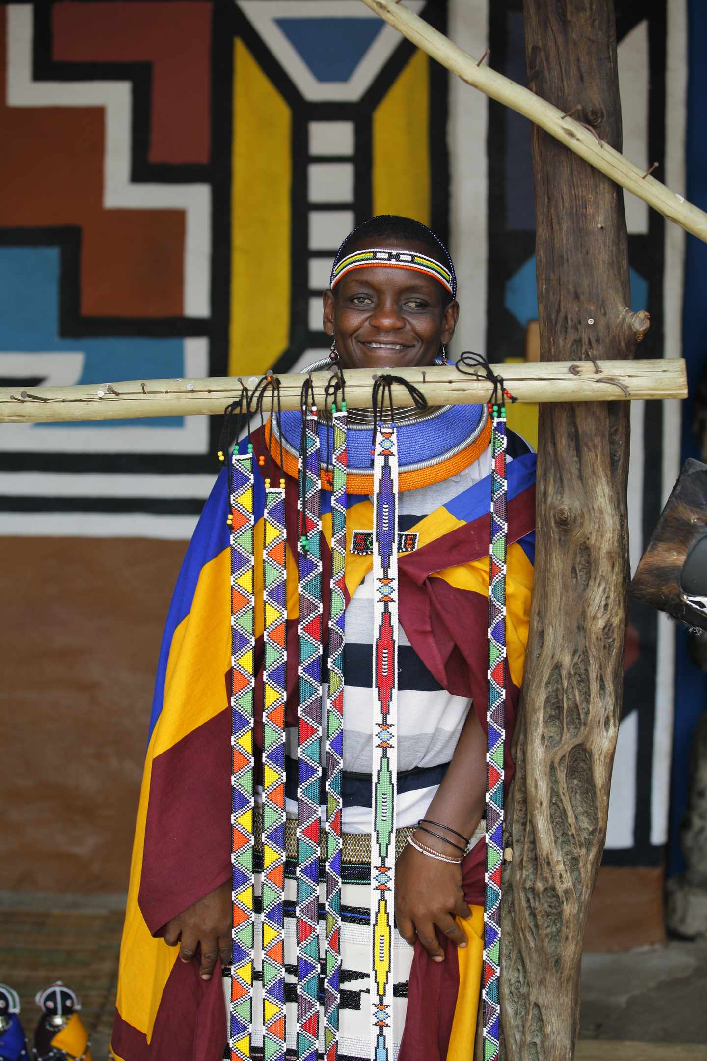 blta08520a9936d520c-suedafrika-ndebele-frau-perlen-g-157395415.jpg Südafrika Kultur: Ndebele Frau mit Perlen
