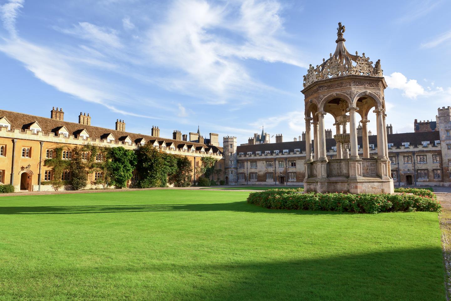 irland-dublin-trinity-college-cambridge-universitaet-g-125562739.jpg