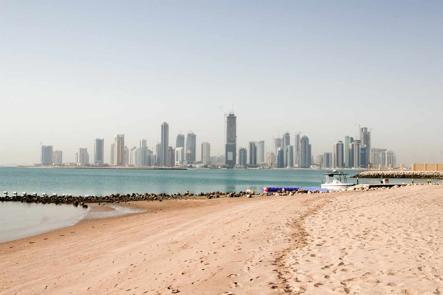 bltac912bbfed8ffc0a-katar-doha-vom-strand-g-157332560.jpg Strand von Doha in Katar