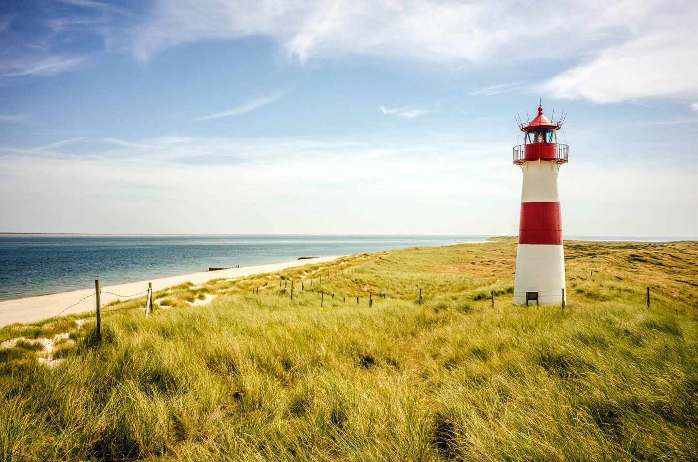 deutschland-sylt-leuchtturm-und-strand-g-488214432.jpg