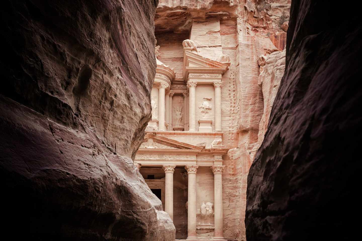 Orient-Petra-end-of-the-Siq-Al-Khazneh-g-467158379.jpg