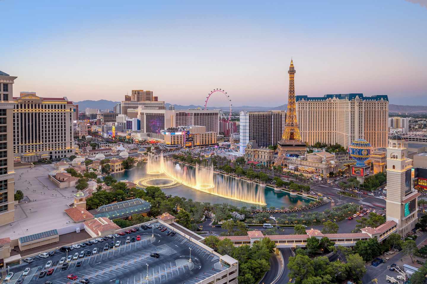 usa-las-vegas-strip-g-621843450.jpg