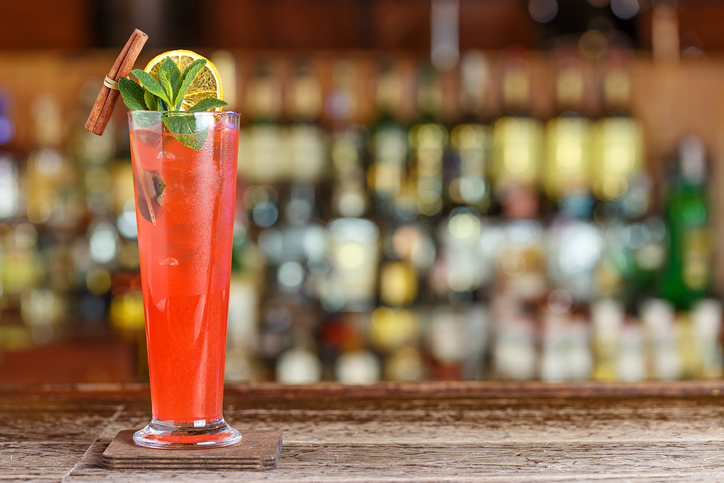 singapore-sling-cocktail-g-921713860.jpg