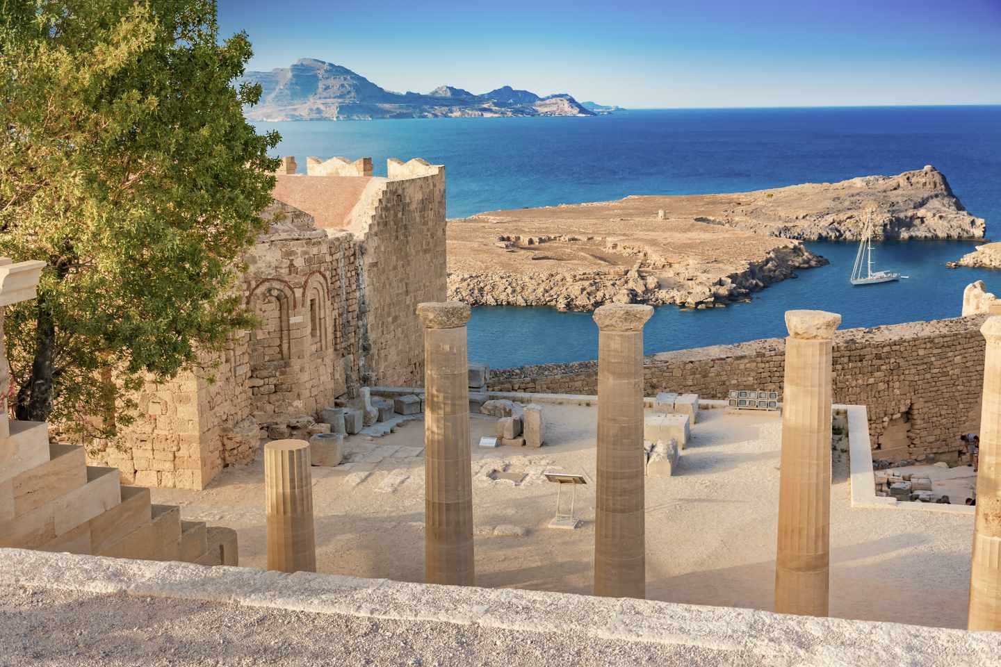 griechenland-rhodos-lindos-akropolis-kirche-johannes-g-900267818.jpg