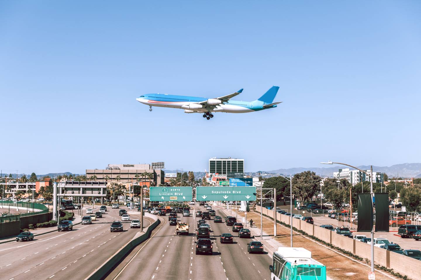 blt867c5e5b6295f277-usa-los-angeles-flieger-landet-g-1666277397.jpg usa-los-angeles-flieger-landet-g-1666277397.jpg