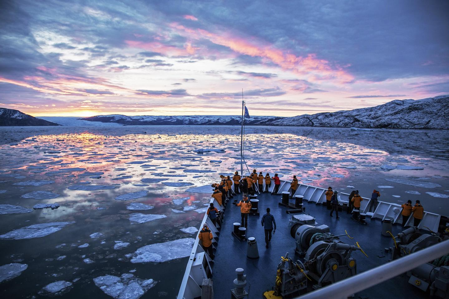 deluxe-arktis-kreuzfahrt-schiff-aussicht.jpg