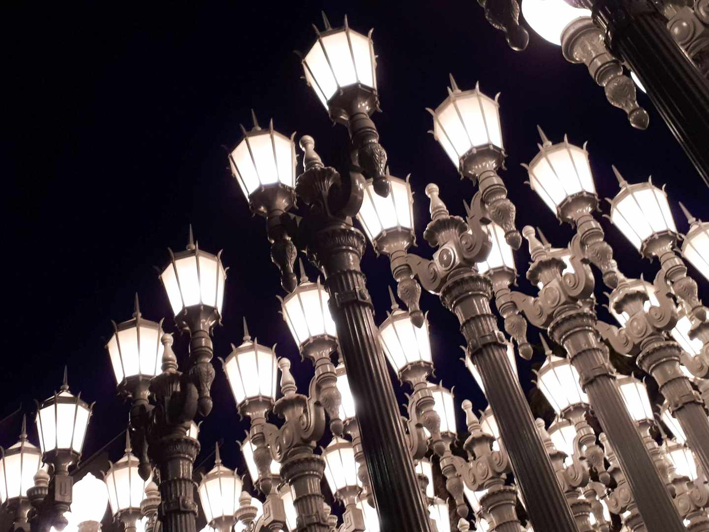 usa-kalifornien-sehenwuerdigkeiten-los-angeles-urban-light-instalation.jpg
