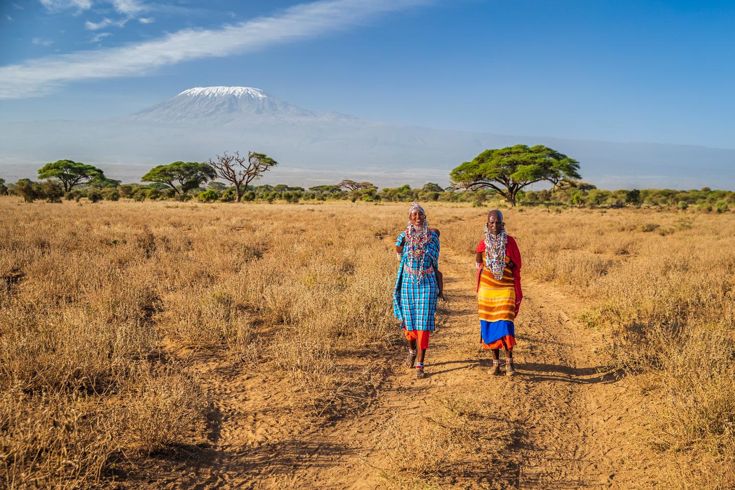 kenia-massai-frauen-kilimandscharo-g-1783651710.jpg