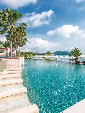 Mehr Infos hier Poollandschaft des Pullman Phuket Beach Resort