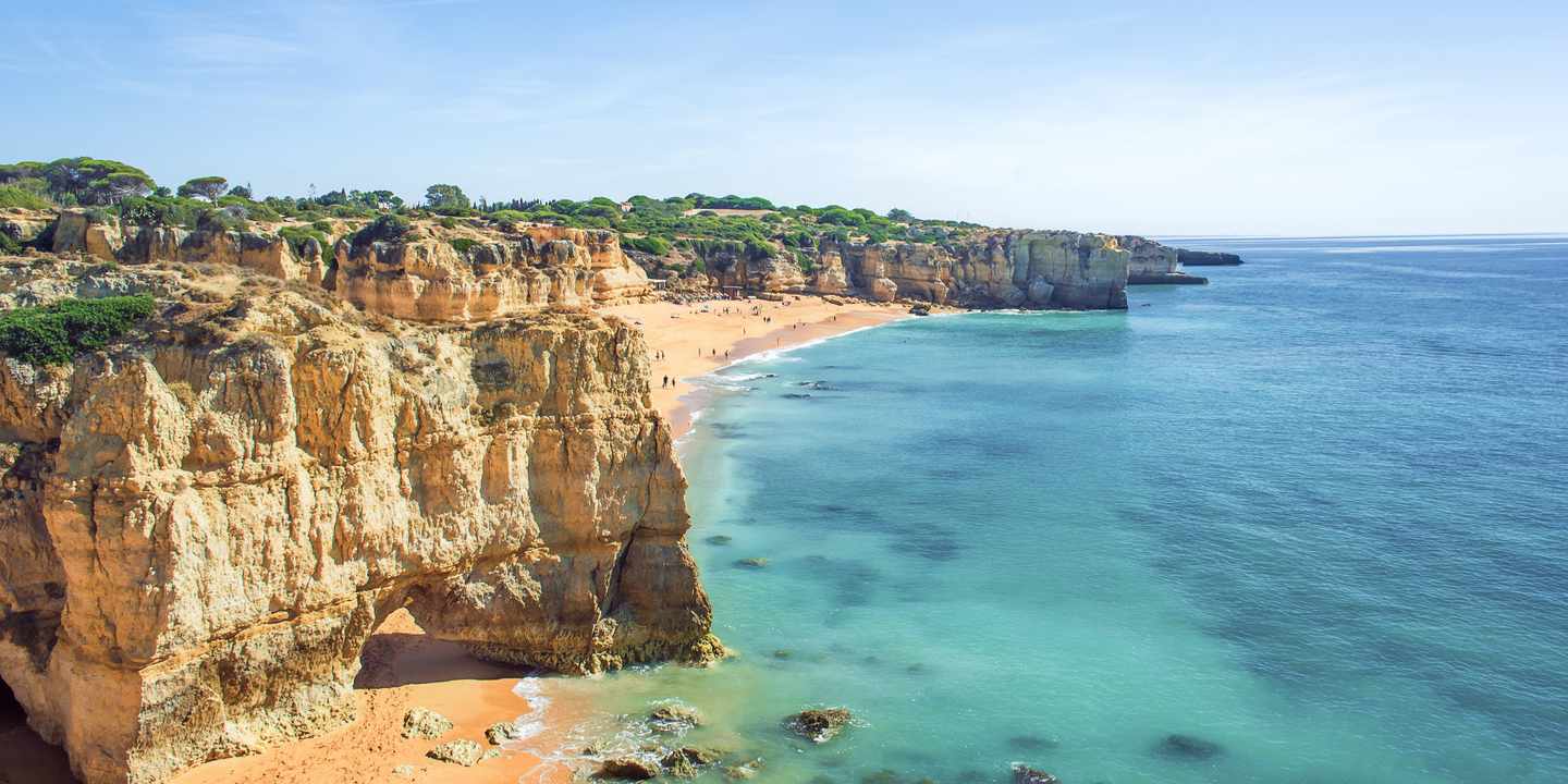 portugal-algarve-praia-dona-ana-lagos-felskueste-g-626207204.jpg