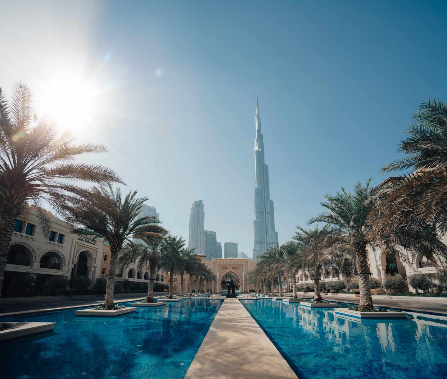 Burj_Khalifa_2_oben_Platz.jpg