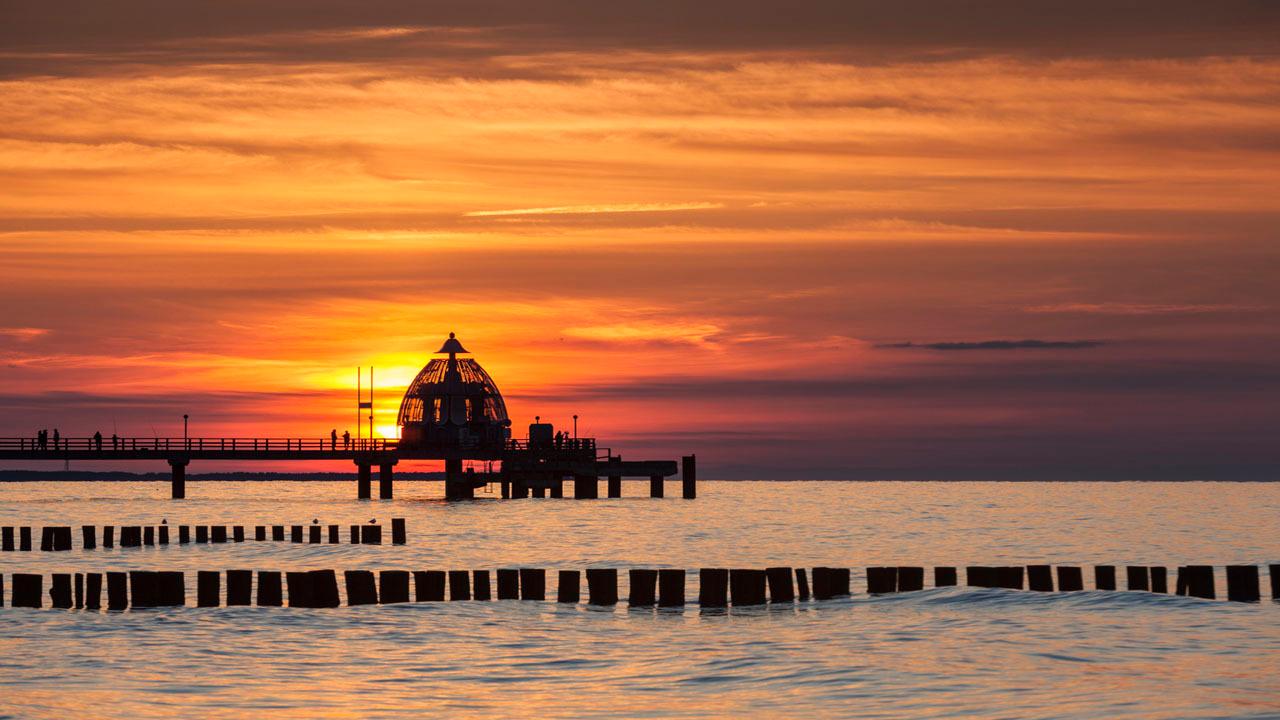 zingst-ostsee-tauchglocke-seebruecke-t-841538142.jpg