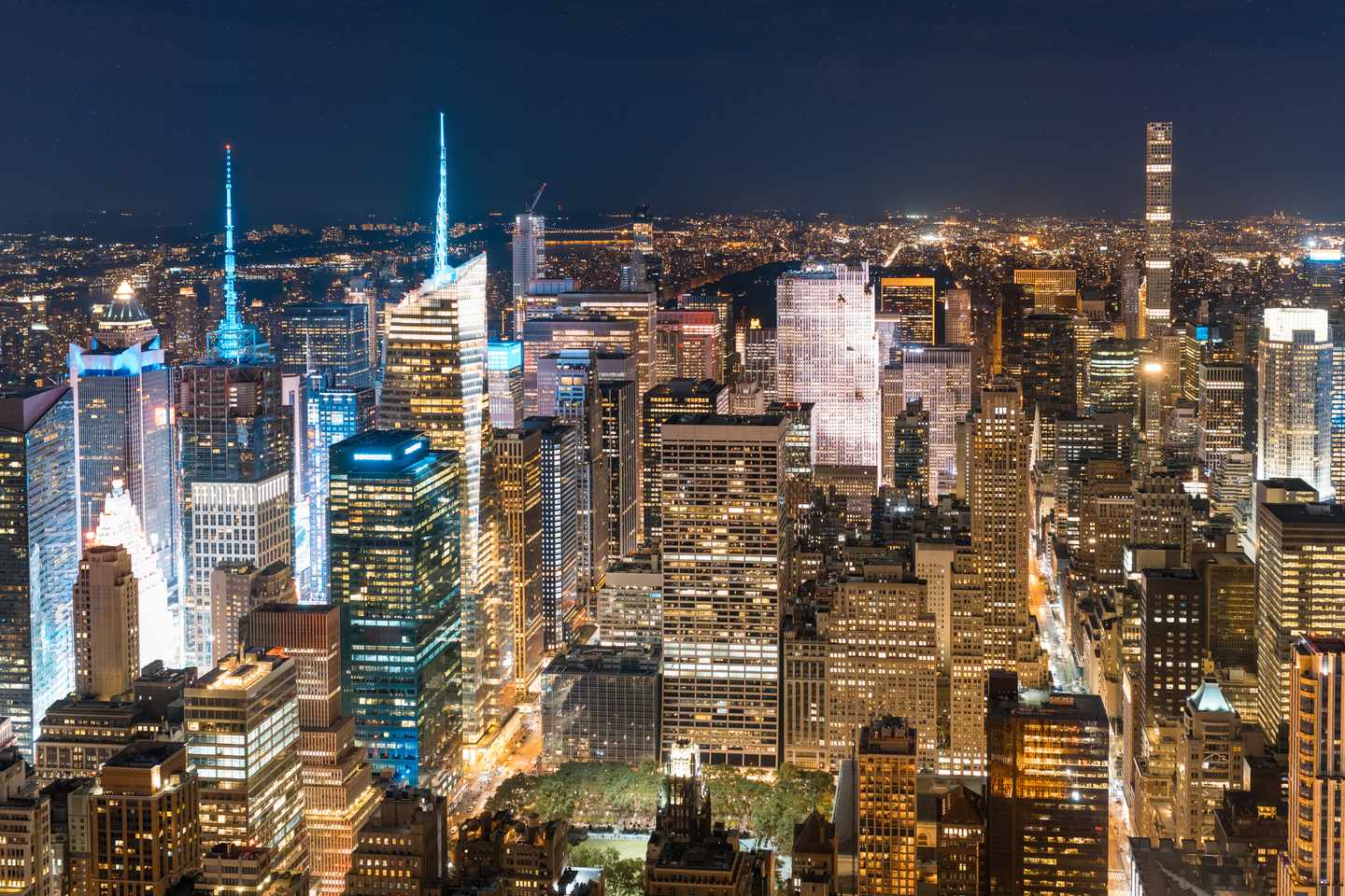 usa-new-york-luftaufnahme-bei-nacht-g1328305020.jpg
