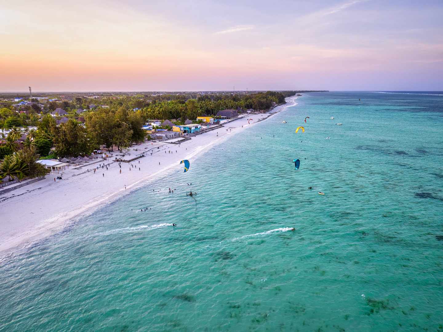 tansania-sansibar-luftaufnahme-strand-sonnenuntergang-g-2196263713.jpg