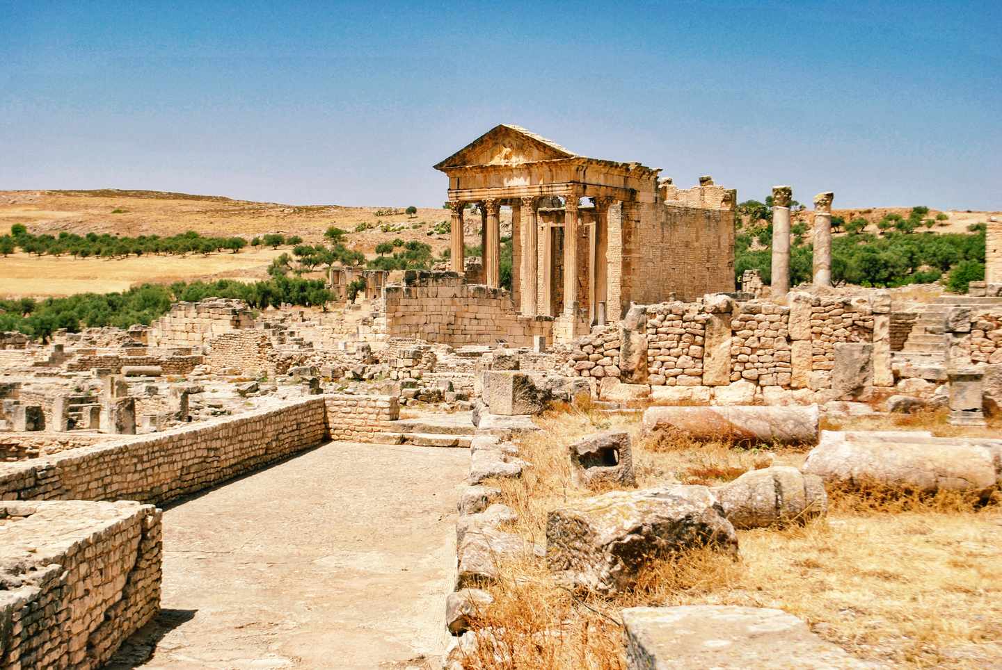 blt27e255bac0b21b0f-tunesien-dougga-kapitol-g-1294601024.jpg Kapitol in Dougga