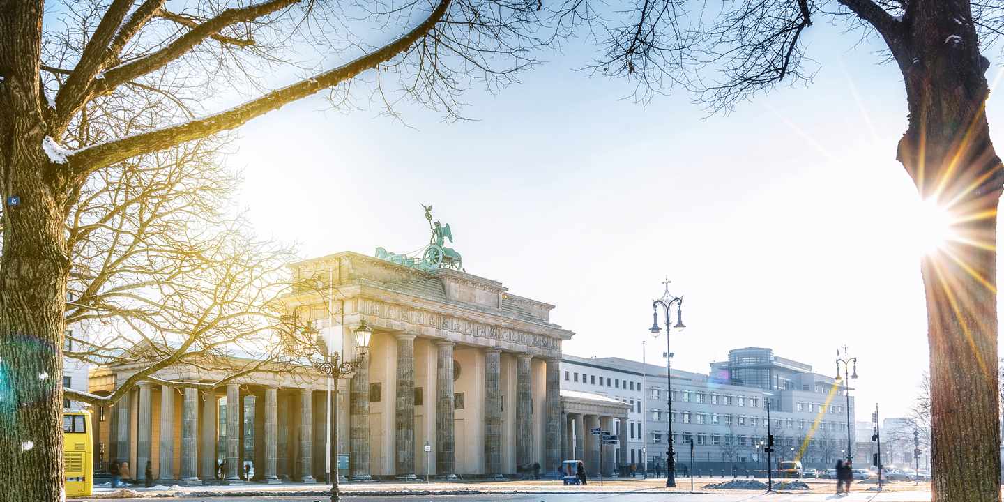 deutschland-berlin-brandenburger-tor-schnee-g-638055756-2048x2048.jpg