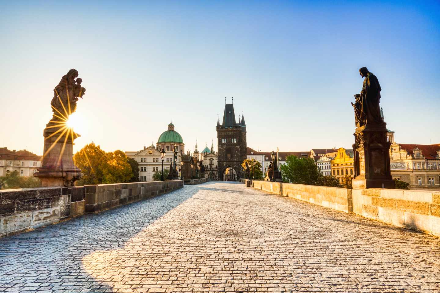 tschechien-prag-karlsbrücke-bei-sonnenaufgang-g-1328386287.jpg