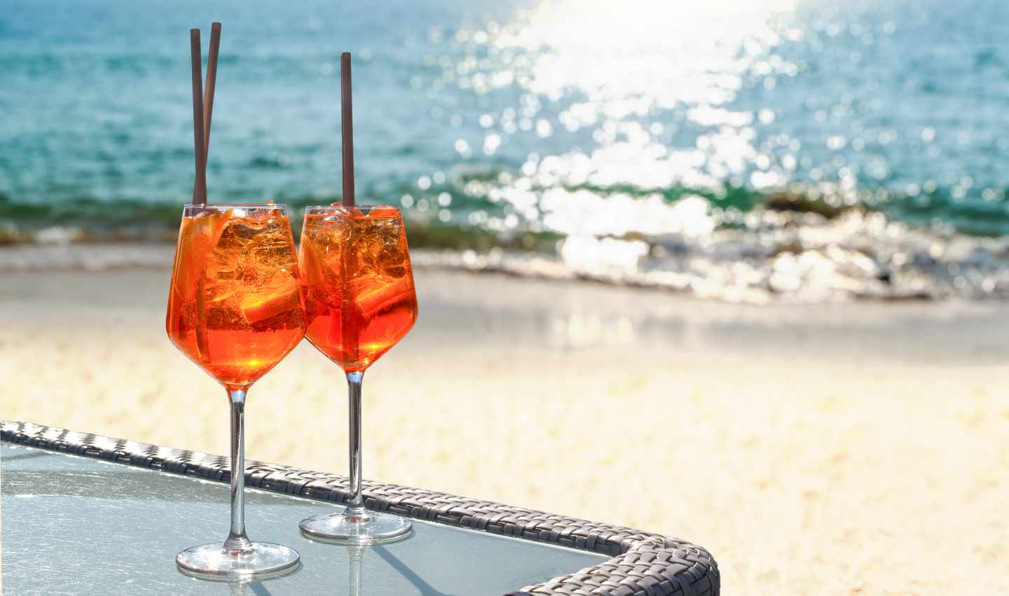 griechenland-mykonos-beach-aperol-g-1498214465.jpg
