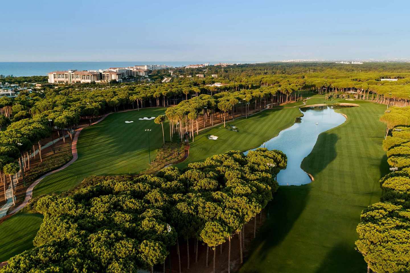 tuerkei-belek-golfplaetze-blick-auf-den-carya-golf-club-regnumhotels-5GENIS.jpg