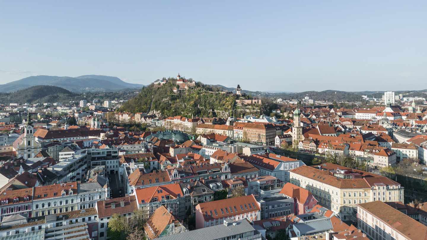 österreich-steiermar-graz-stadtkern-panoramablick-g-1488434295_bearbeitet.jpg