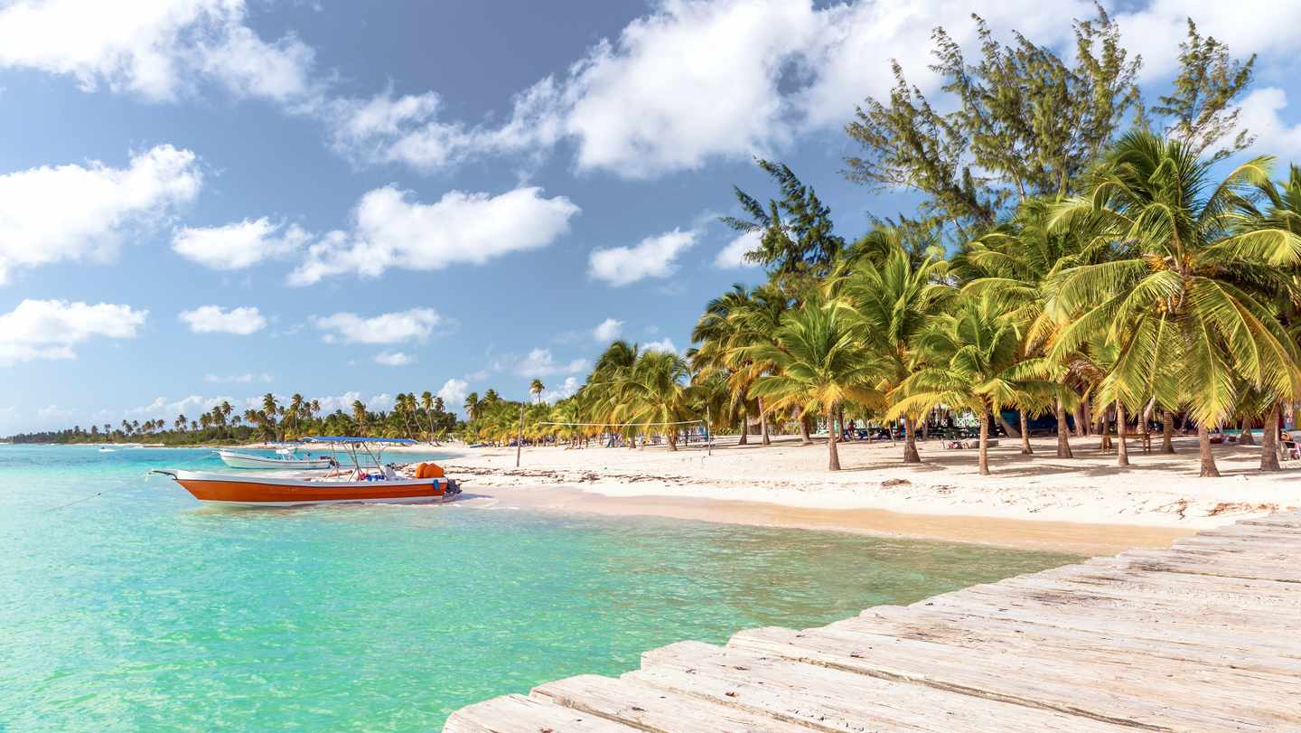 karibik-dominikanische_republik-saona_island-hafen-g-499046788.jpg