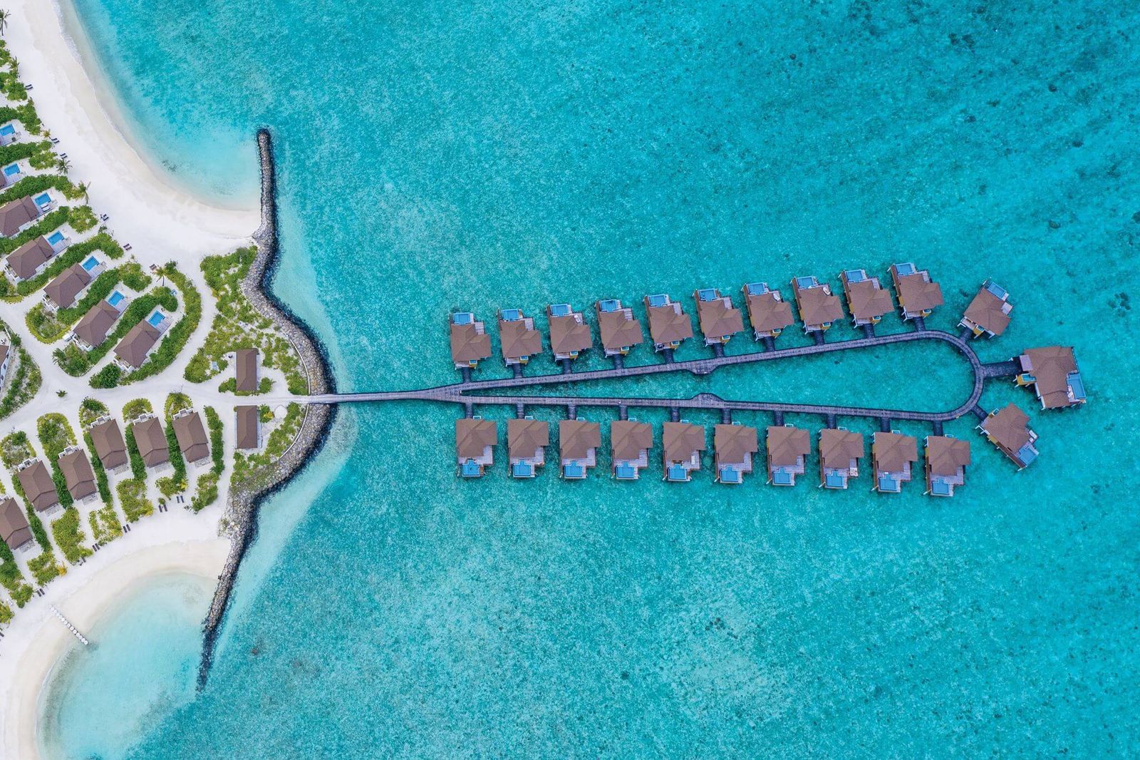 VARU_BY_ATMOSPHERE_-_VILLAS_-_WATER_VILLA_JETTY_01.jpg