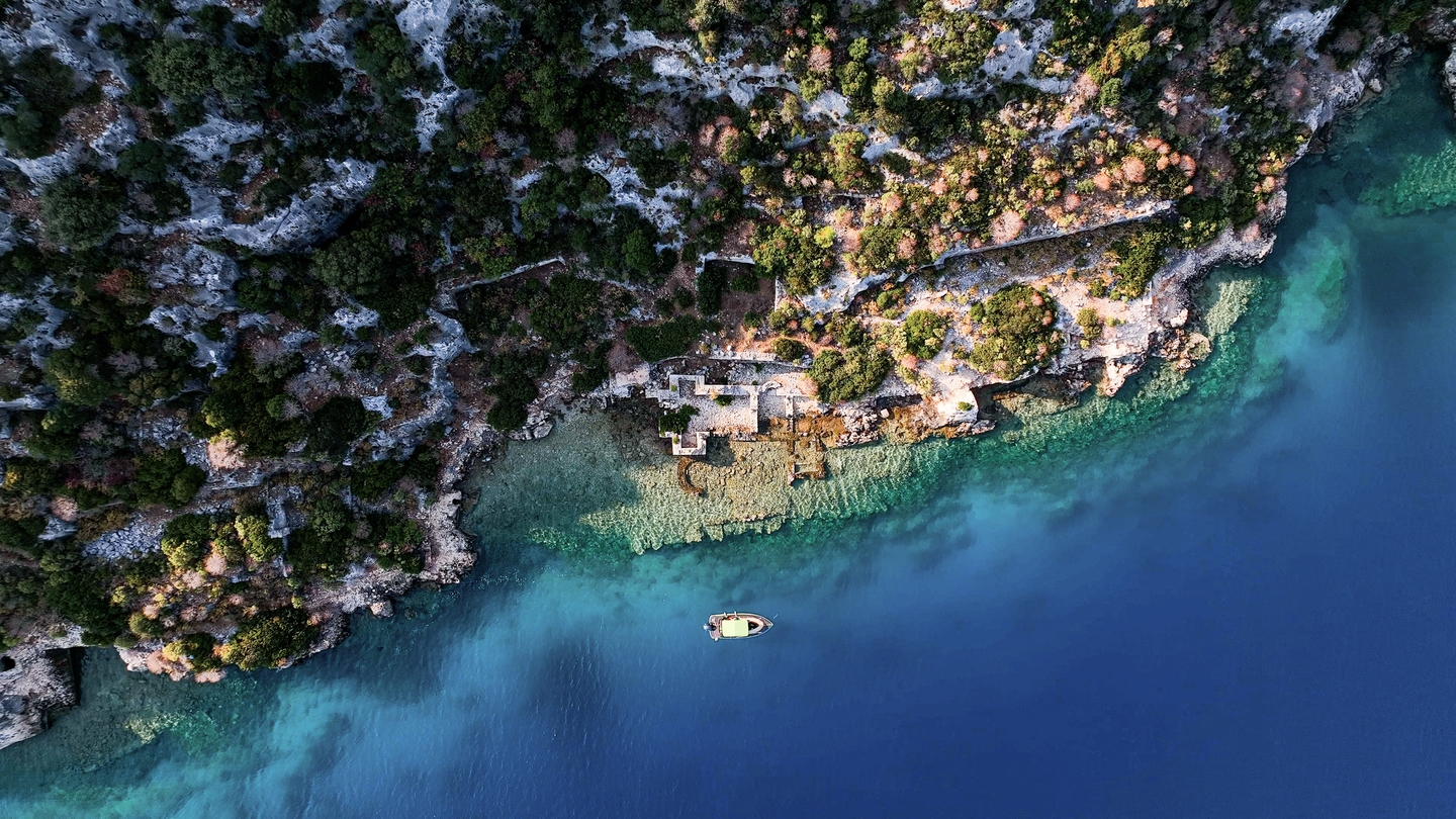 Teilweise untergetauchte antike lykische Stadt Kekova mit der Burg Simena