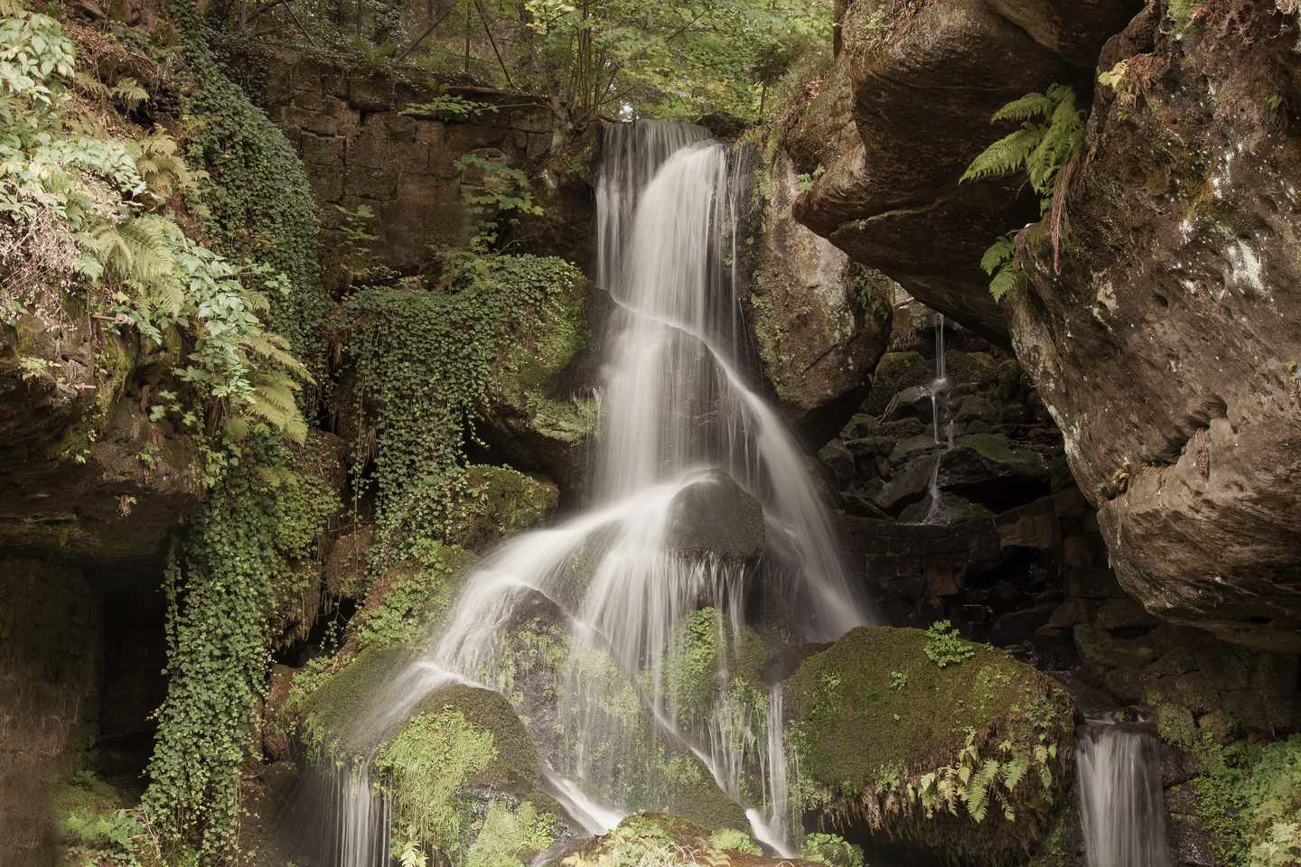 deutschland-sachsen-kirnitzschtal-lichtenhainer-wasserfall-g-1522219669.jpg