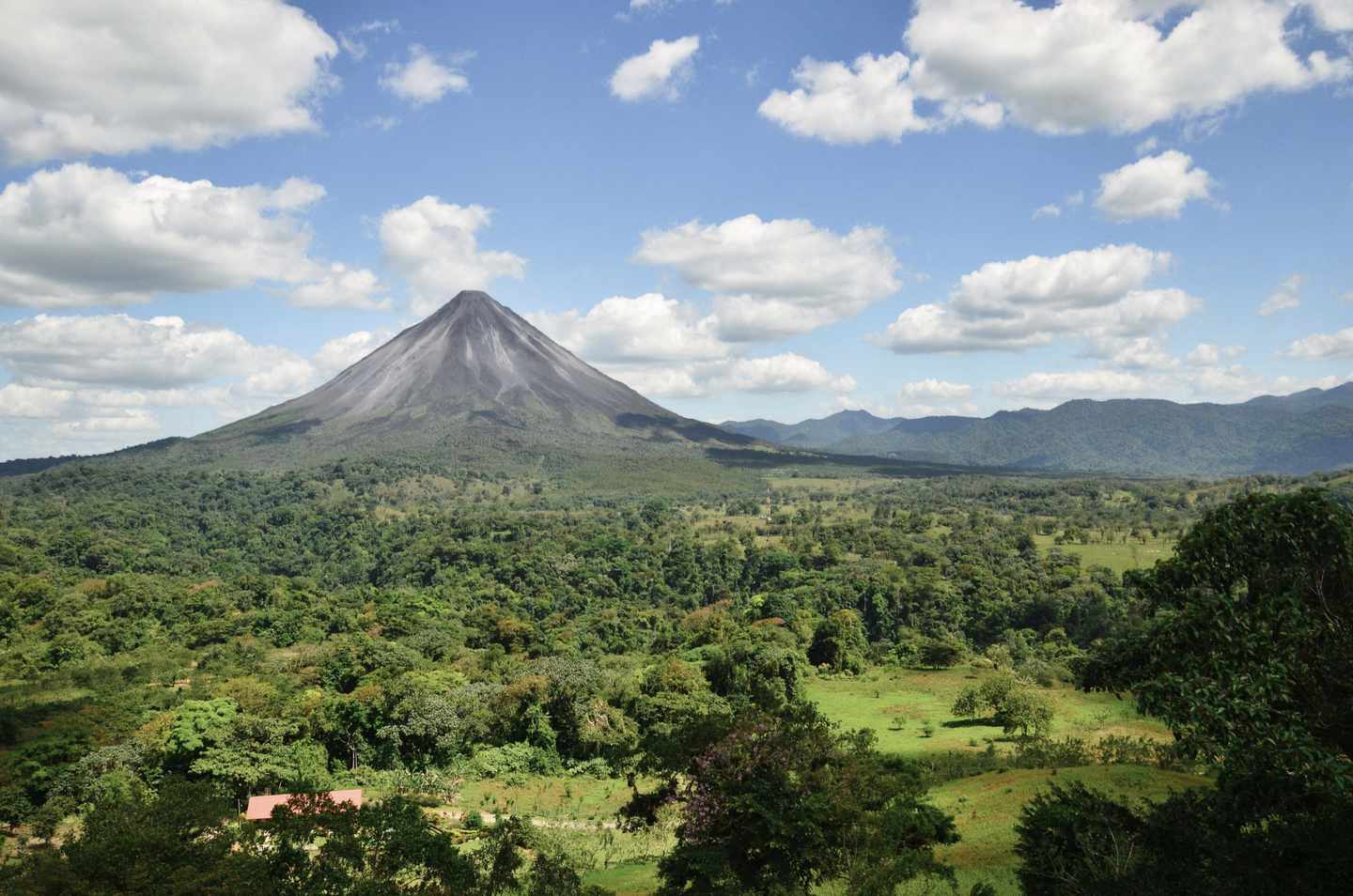 costa-rica-landschaft-culkan-arneal-g-1301462701_bearbeitet.jpg