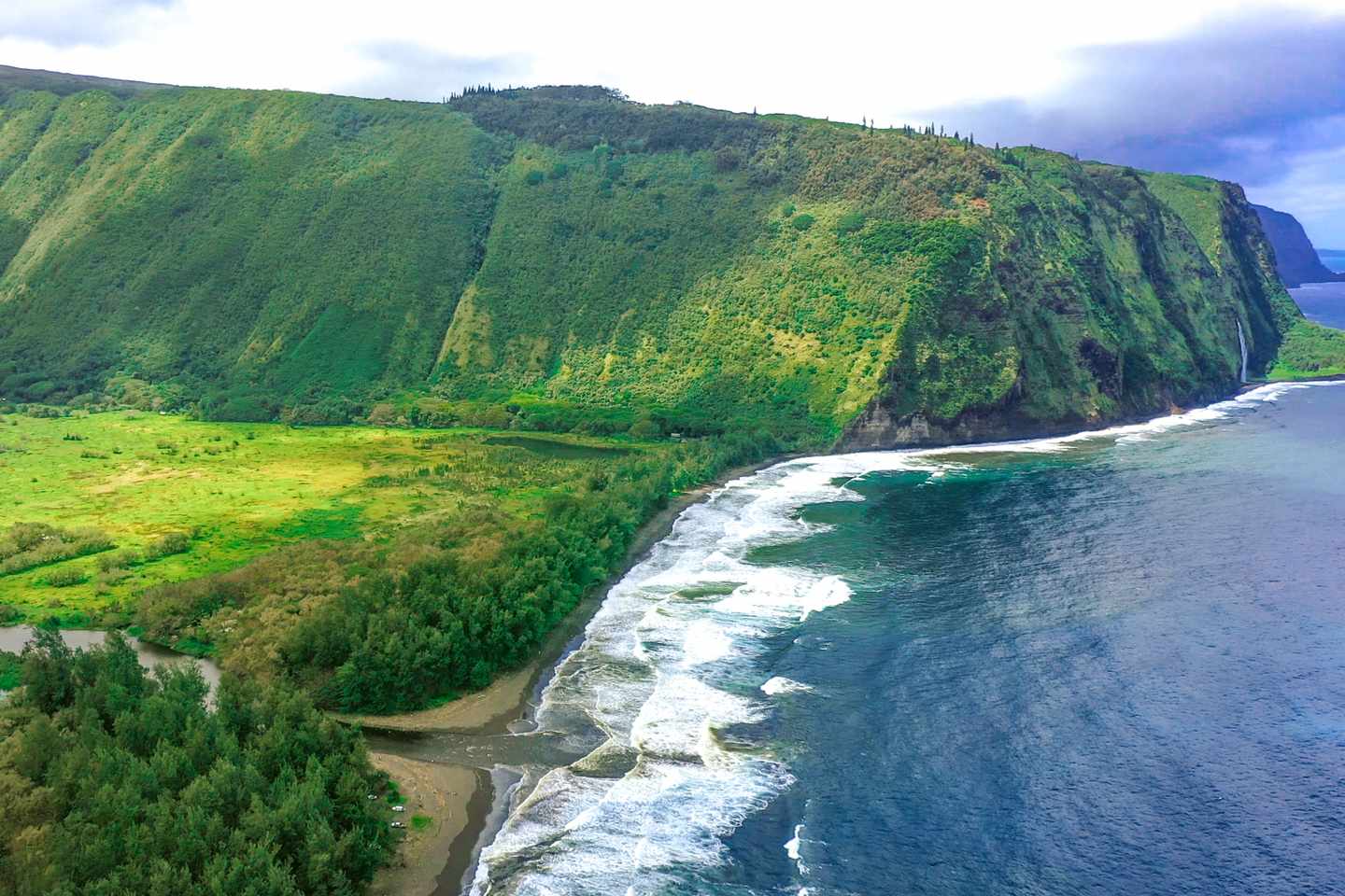 usa-hawaii-big-island-waipio-bay-ruppiger-kuestenabschnitt-g-1319432092.jpg
