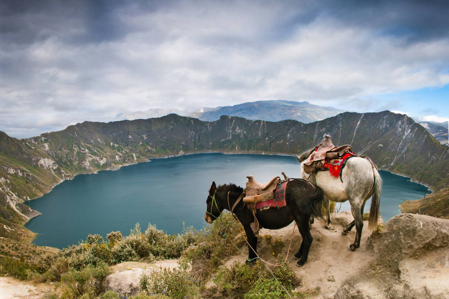 ecuador-krater-t-453570327.jpg