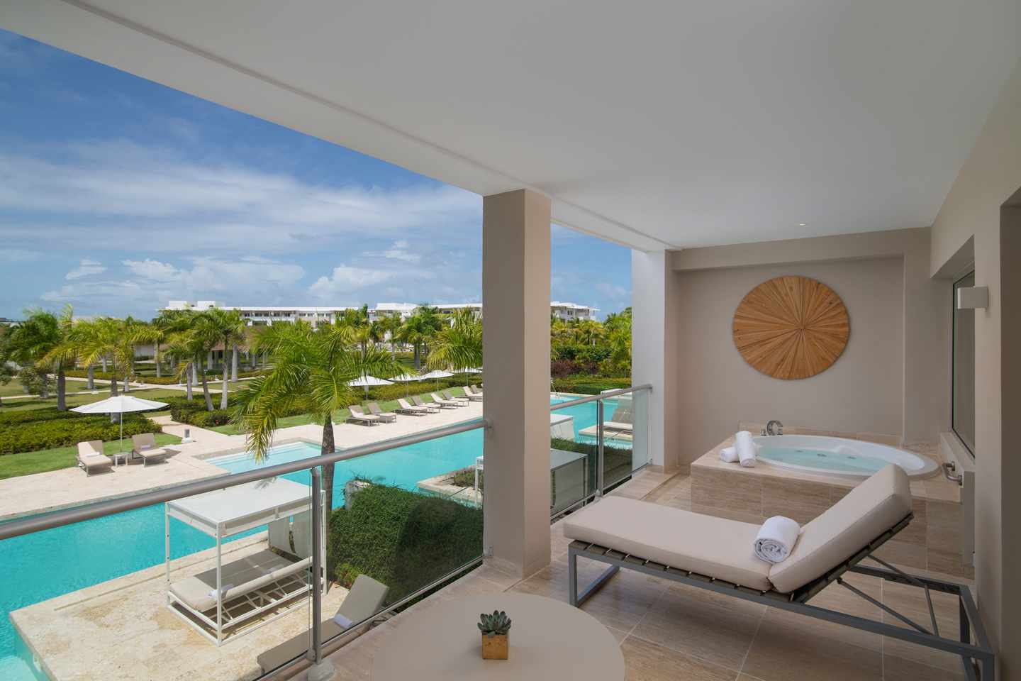blt7a8d56feb4927c89-102aFalconsResort_byMeliaPuntaCana-Master_Suite_terrace.jpg Falcon Hotel Pool Aussicht