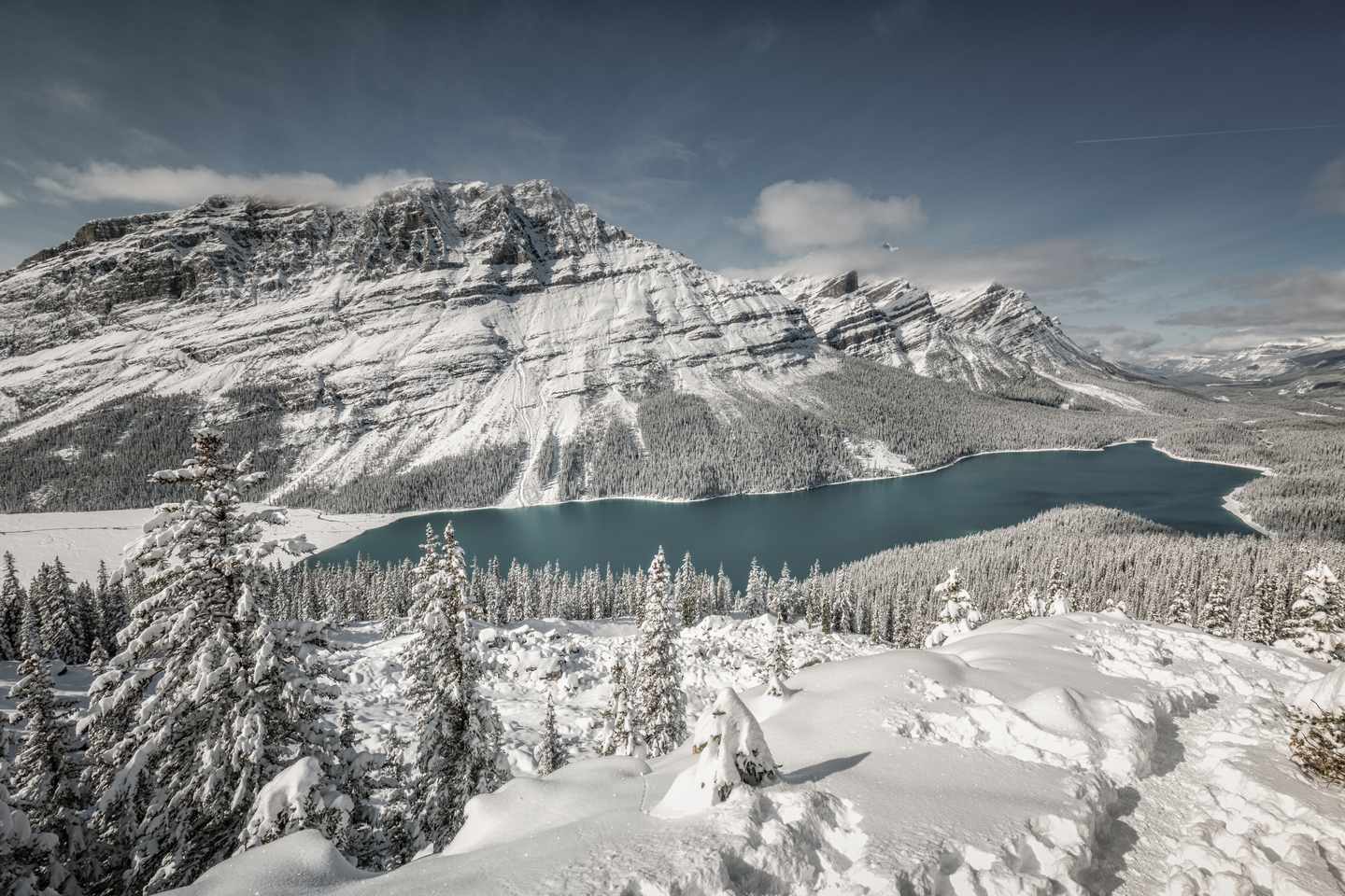 kanada-alberta-banff-nationalpark-peyto-lake-winter-g-1066165034.jpg