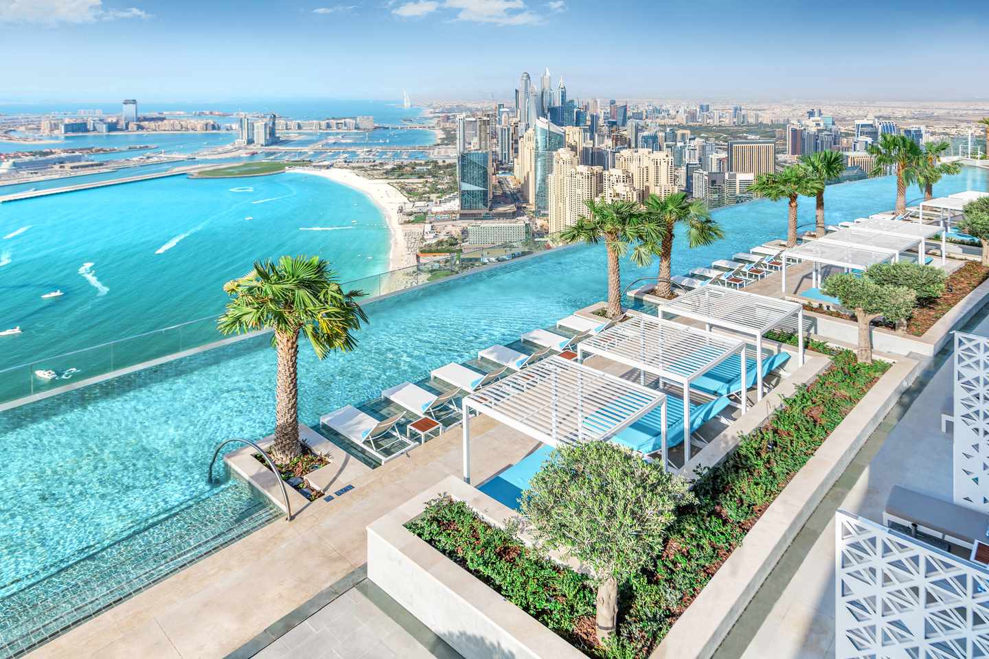 vae-dubai-the-adress-beach-resort-infinity-pool-d1407078.jpg