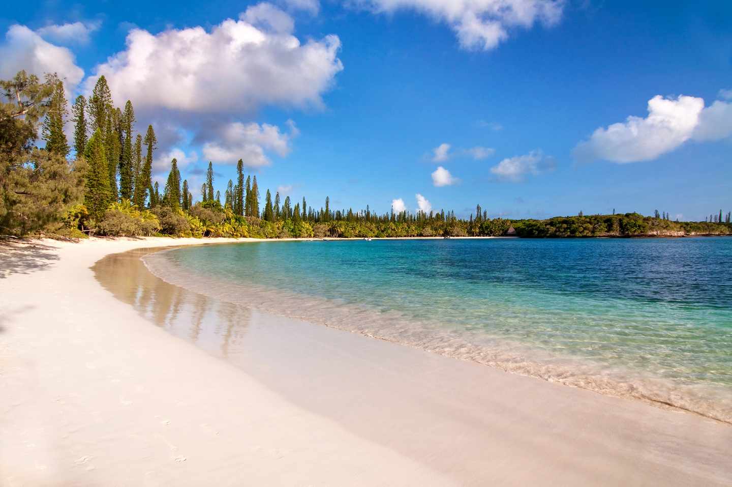 neukaledonien-insel-des-pins-strand-g-510385774.jpg
