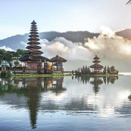 Indonesien-Pura-Ulun-Danu-Bratan-Tempel-g-675172642.jpg