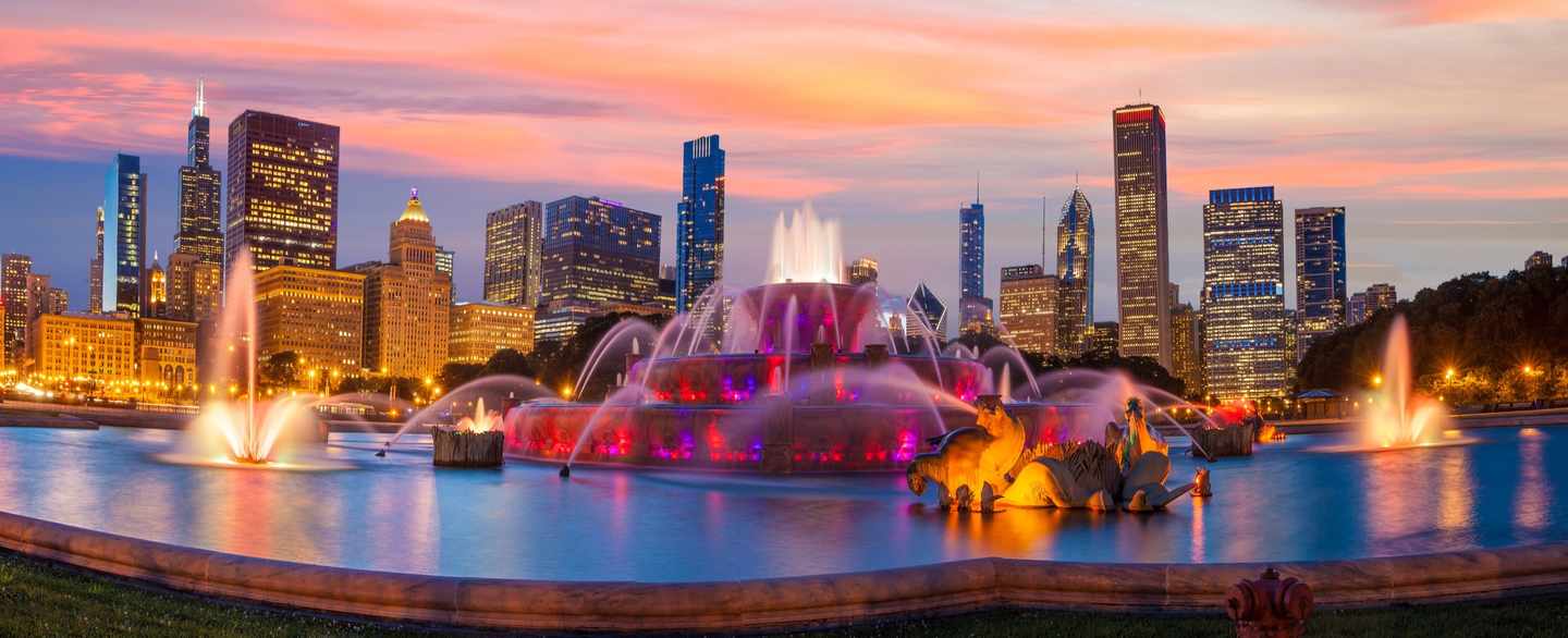 usa-chicago-buckingham-fountain-t-589120338.jpg