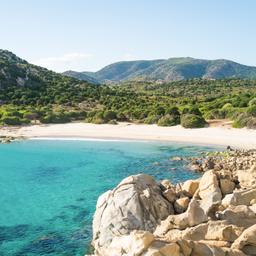 italien-sardinien-strand-cala-cipolla-g-477936148.jpg