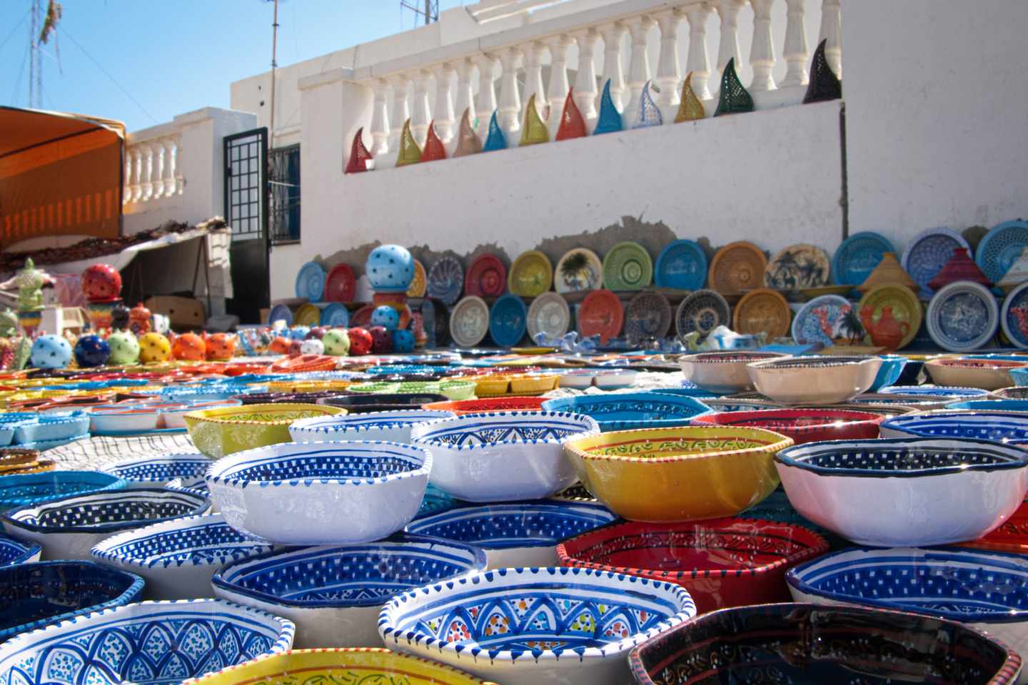 tunesien-markt-keramik-g-649808206.jpg
